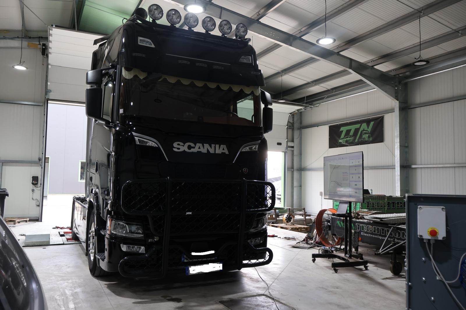 Reprogrammation Scania S660 V8 sur banc de puissance. 