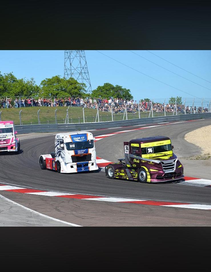 Camion de course en piste au Championnat de France camions